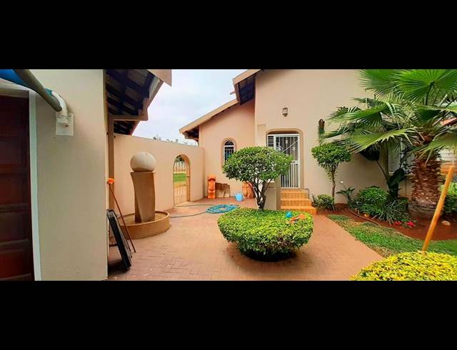 4 BEDROOM HOUSE FOR SALE IN FLORA PARK